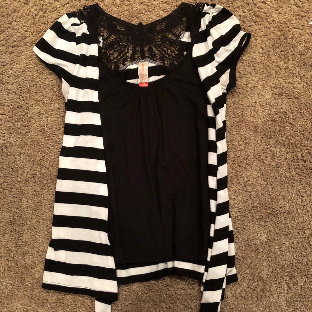 No boundaries Black and White striped top